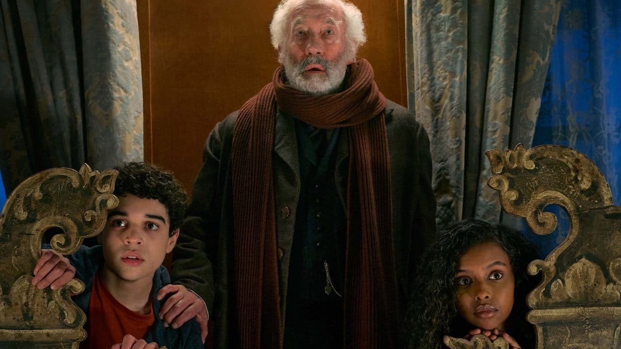 The Amazing Mr. Blunden backdrop